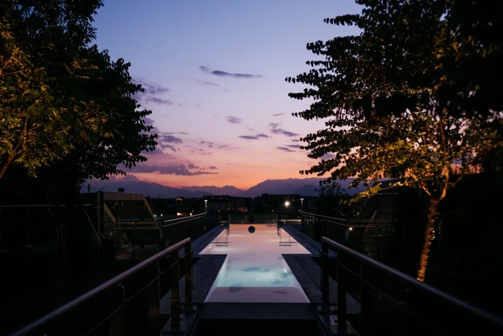 Otium-piscina-tramonto
