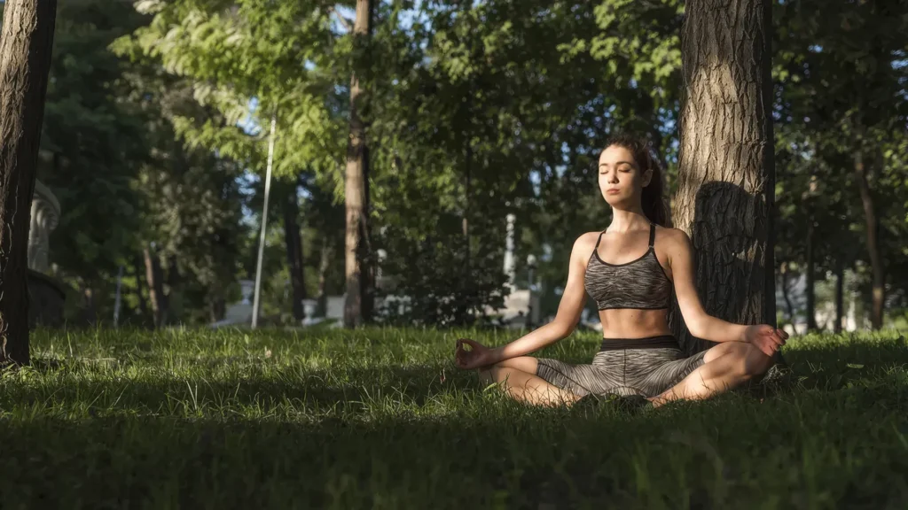 pratica di Yoga nel bosco dei pensieri in occasione della festa della vendemmia in fontanafredda